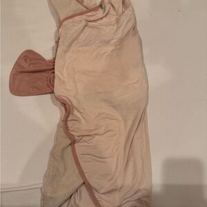 B.e.s.t Blush Pink Swaddle with Dusty Rose Trim - like new